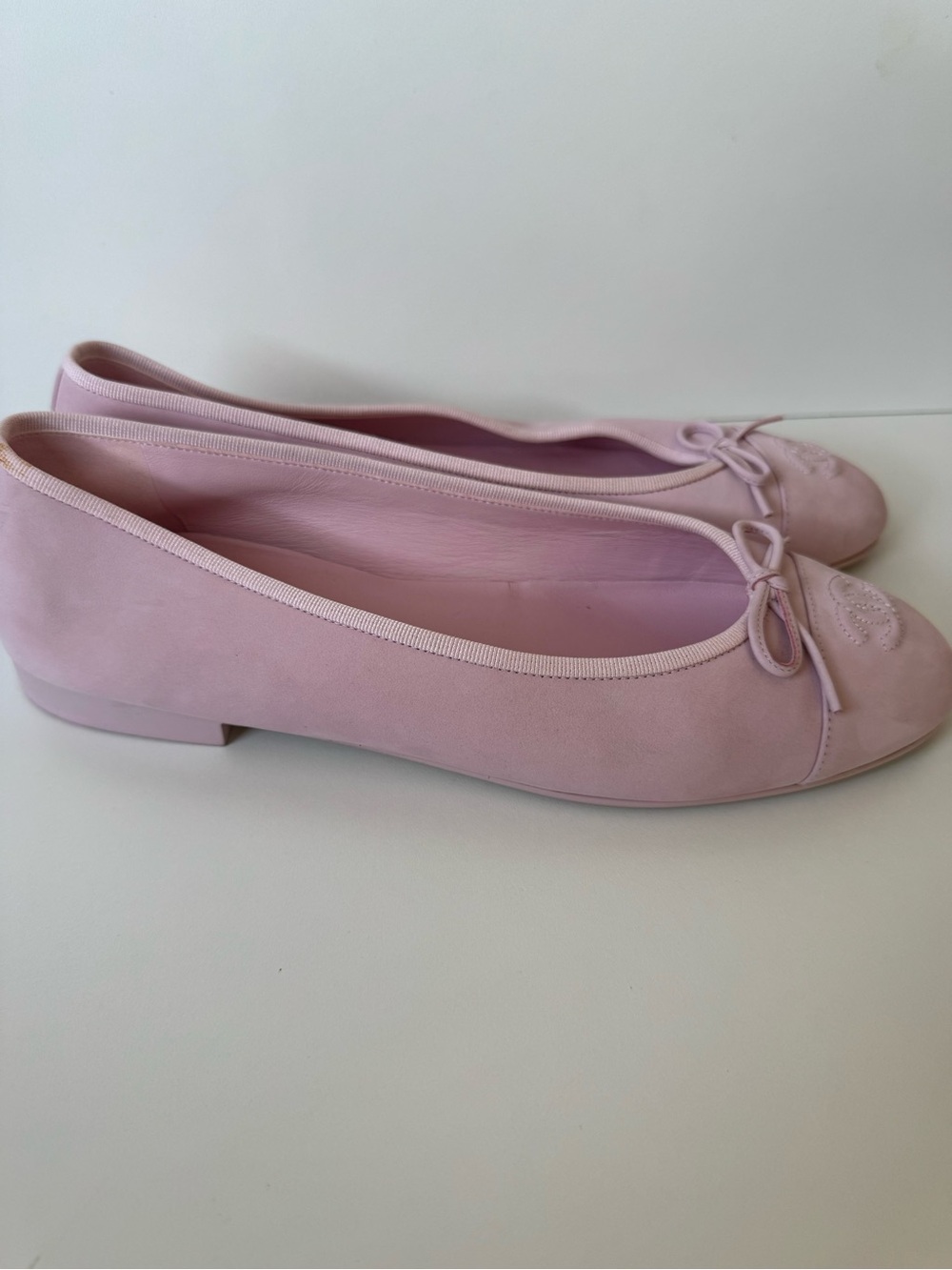 CHANEL Light Pink Suede Ballet Flats with CC Bow - Picture 5 of 6